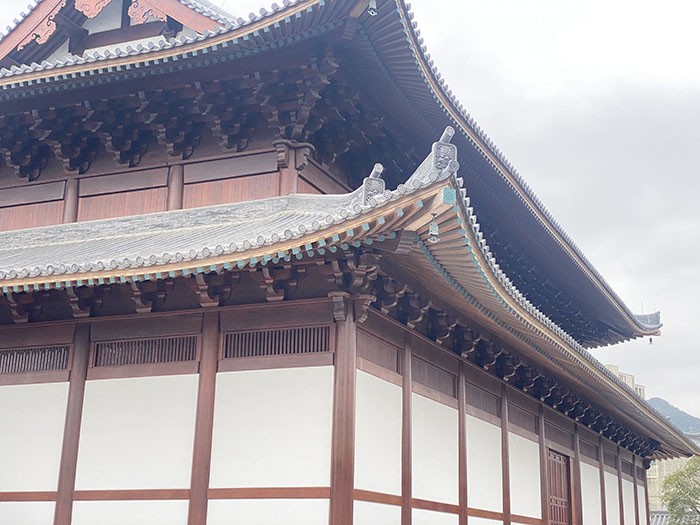 建筑材料青瓦铺设方法与青砖砌筑方法，传承古典美