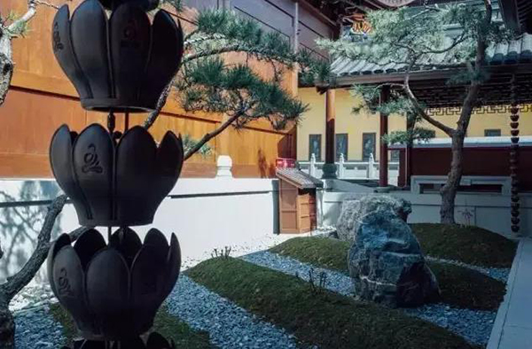 甘肃省河口古镇点亮纱灯 传承技艺增添年味
